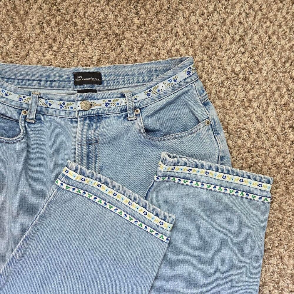 Vintage 90s or y2k no boundaries embroidered Capri jeans